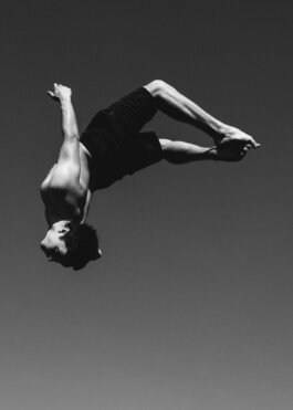  Karin Hackl Photos Fotos Concept Photography Fliegen Fallen Menschen Bodies Exhibition Art