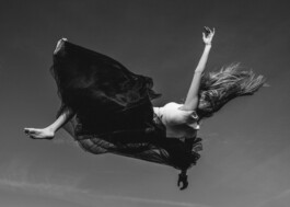  Karin Hackl Photos Fotos Concept Photography Fliegen Fallen Menschen Bodies Exhibition Art