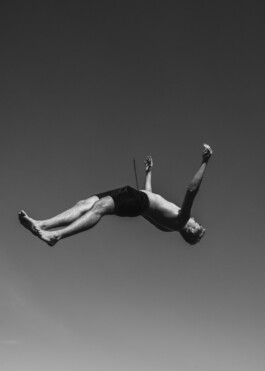  Karin Hackl Photos Fotos Concept Photography Fliegen Fallen Menschen Bodies Exhibition Art