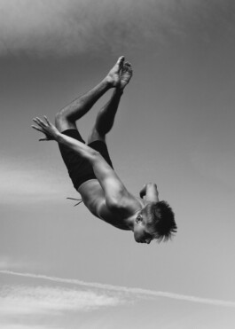  Karin Hackl Photos Fotos Concept Photography Fliegen Fallen Menschen Bodies Exhibition Art