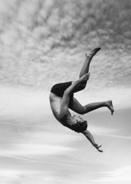  Karin Hackl Photos Fotos Concept Photography Fliegen Fallen Menschen Bodies Exhibition Art